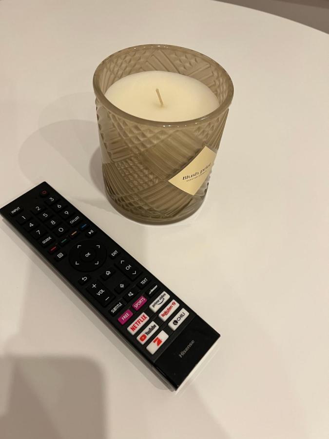 Apartment Near Metro & Netflix Wina Bagian luar foto