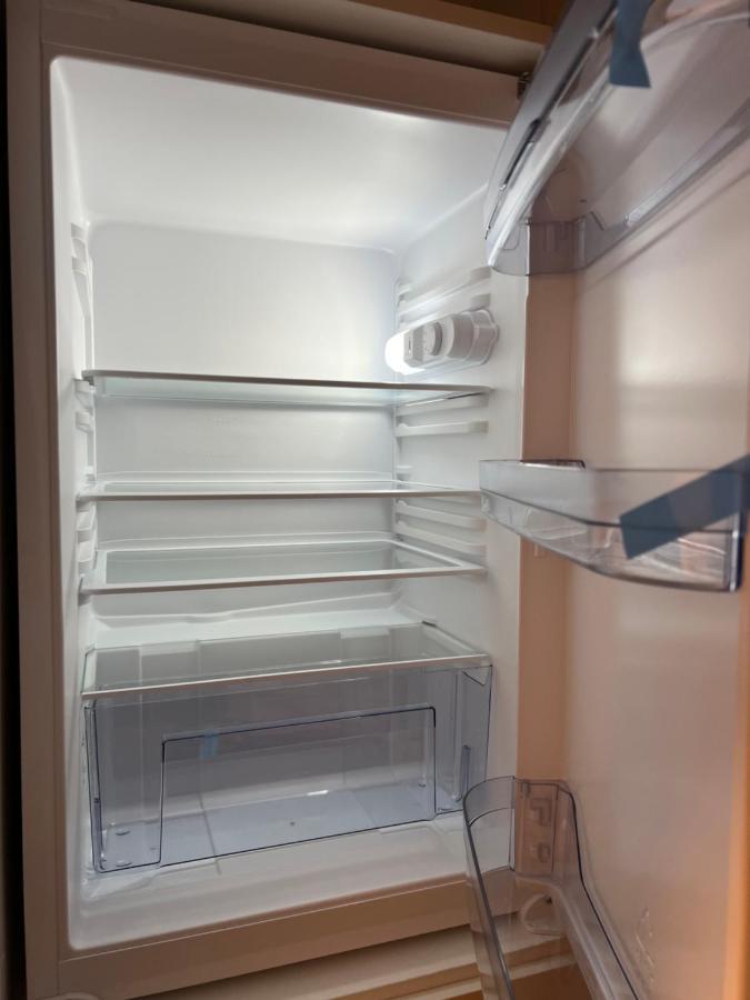 Apartment Near Metro & Netflix Wina Bagian luar foto