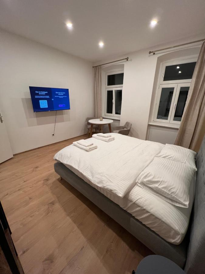 Apartment Near Metro & Netflix Wina Bagian luar foto